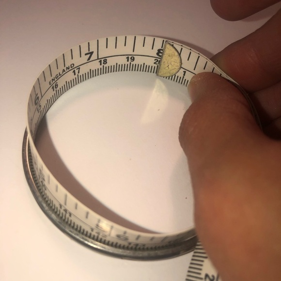 Vtg conch shell rectangle tile inlay silver tone metal bangle 8” C / 2.5” D - Picture 5 of 7